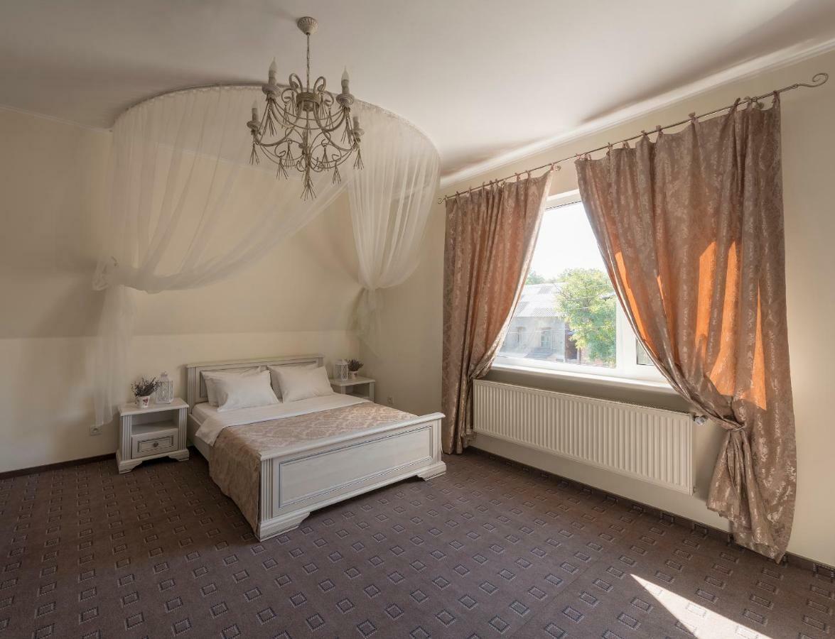 Mini Hotel Ryleev Kharkiv Bagian luar foto